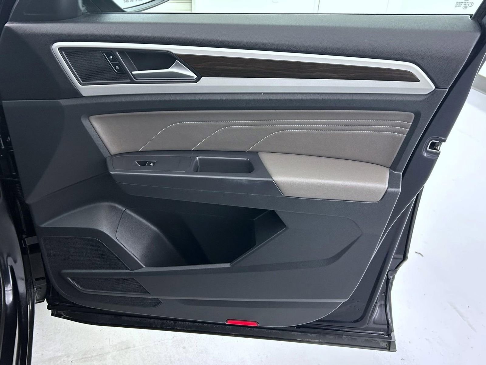 Used 2021 Volkswagen Atlas SE image 16