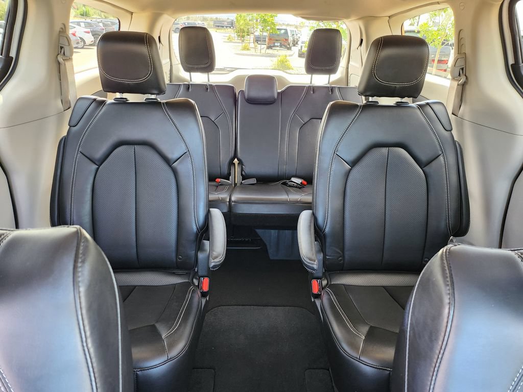 Used 2024 Chrysler Pacifica Touring-L FWD image 27