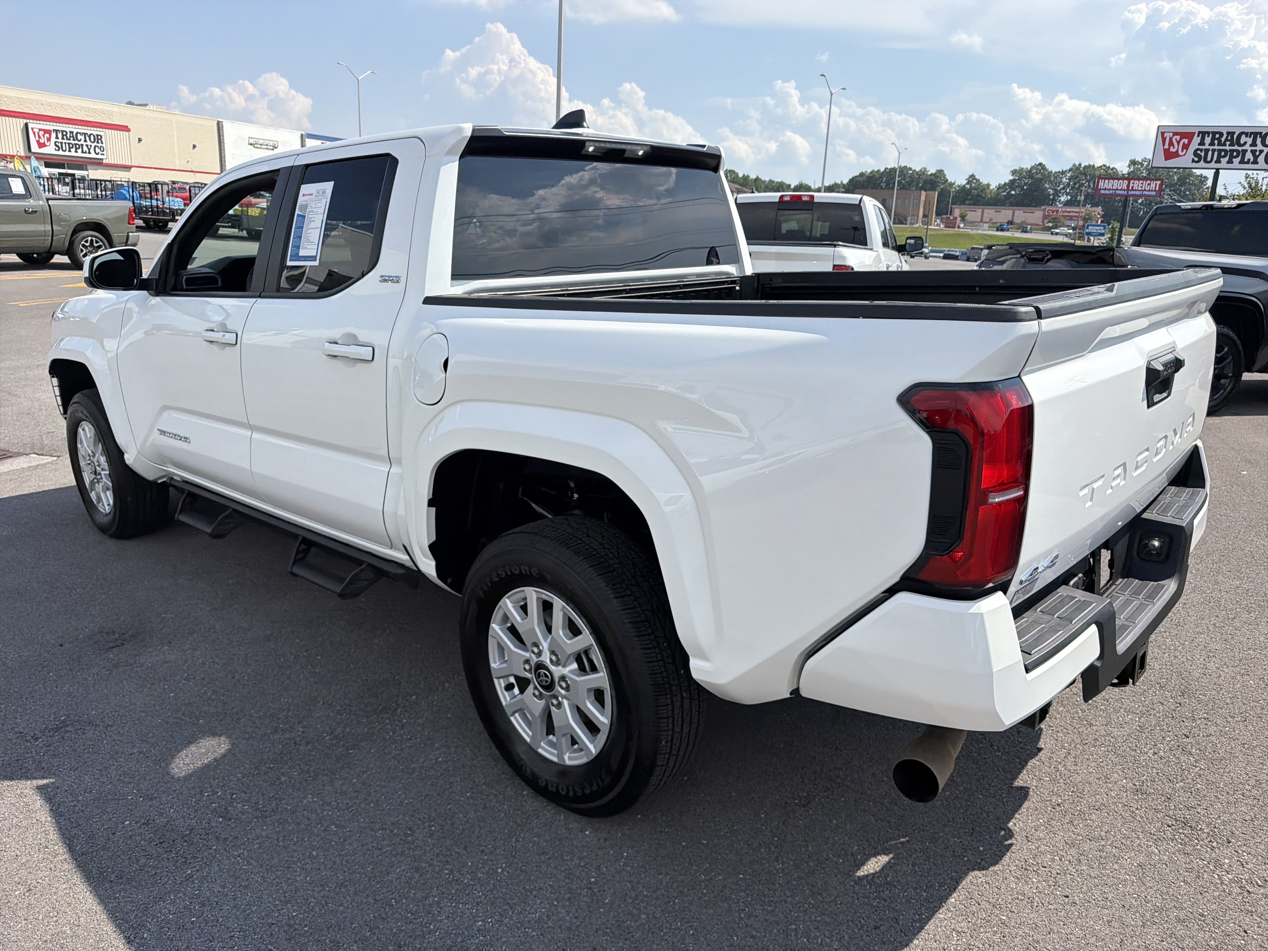 Used 2025 Toyota Tacoma SR5 AWD/4WD image 10