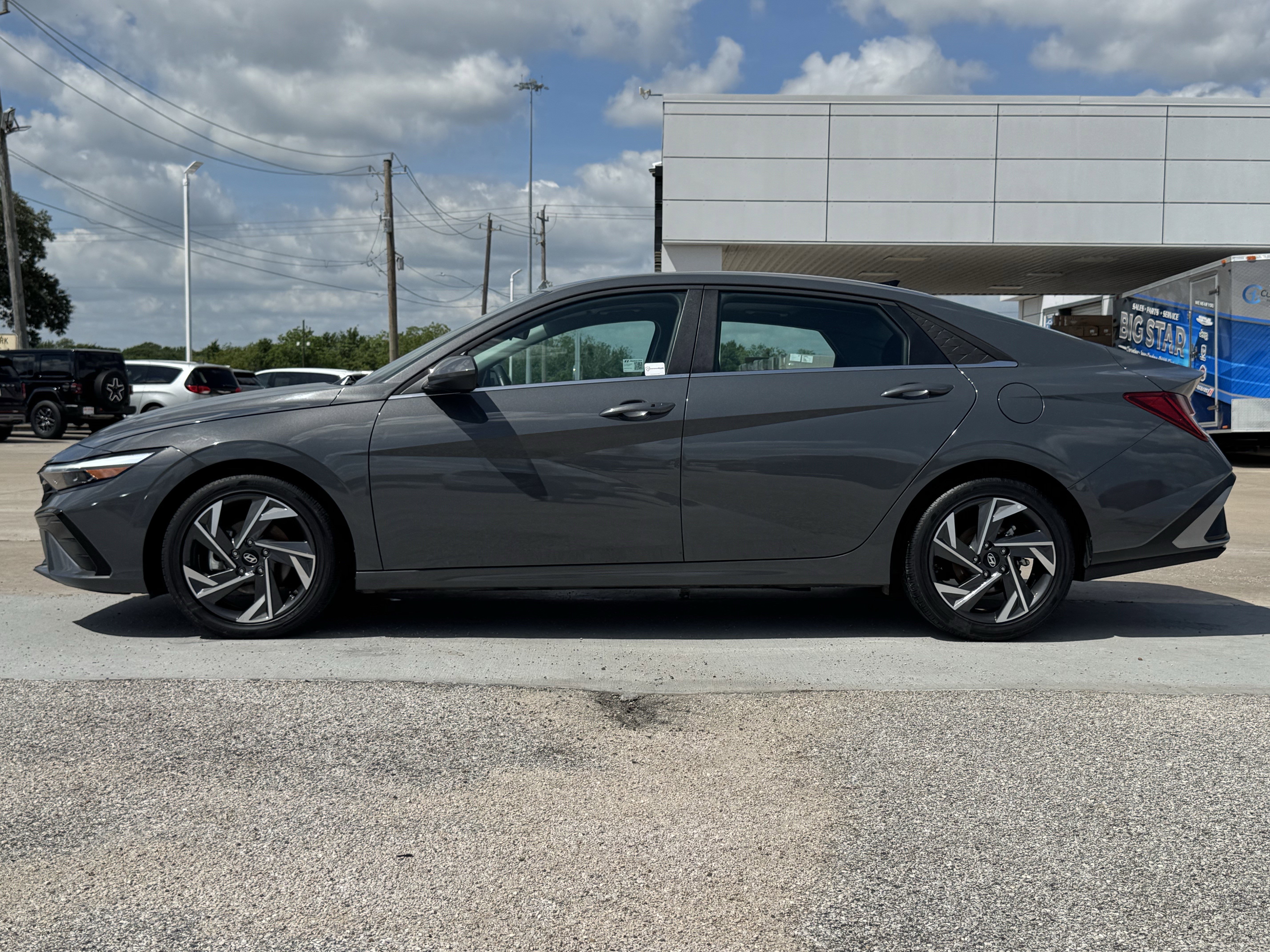 Used 2025 Hyundai Elantra SEL FWD image 7