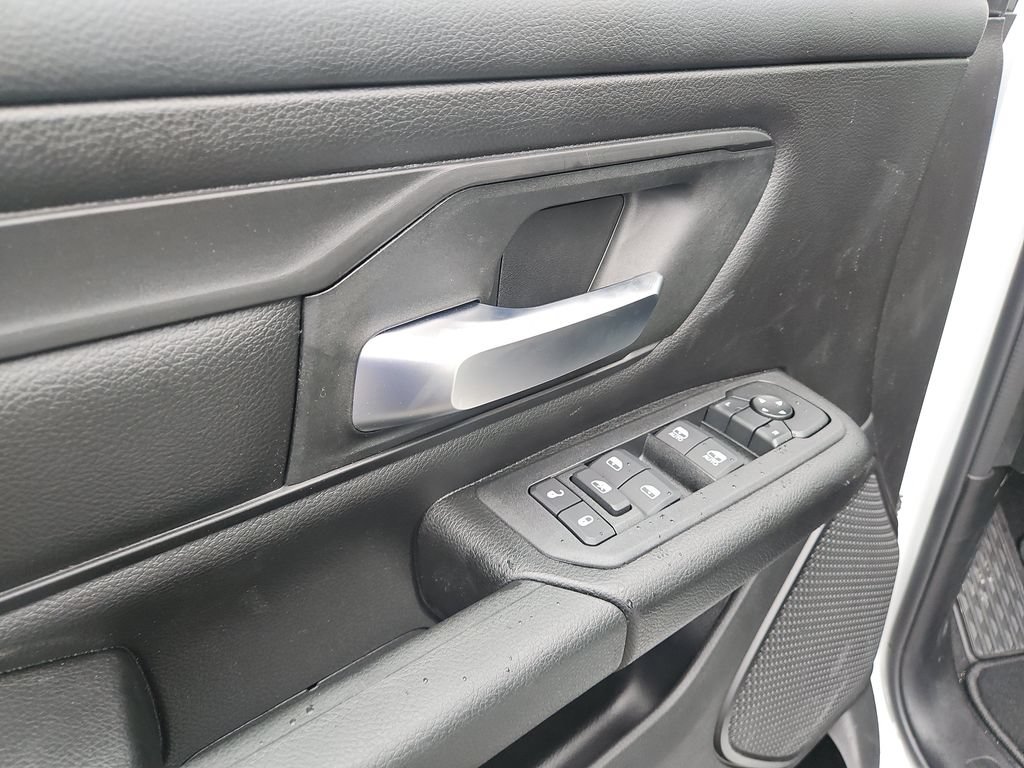 New 2026 RAM 1500 Express AWD/4WD image 18