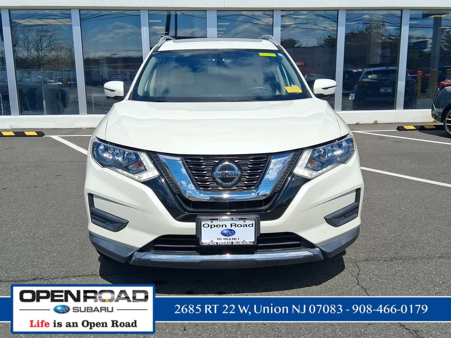 Used 2018 Nissan Rogue SV w/ Sun & Sound Touring Package image 2