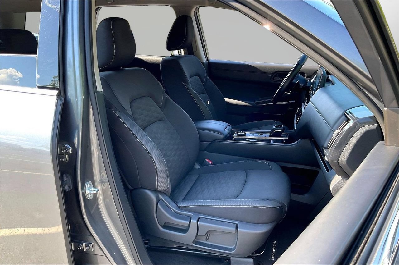 Used 2025 Nissan Pathfinder SV AWD/4WD image 22