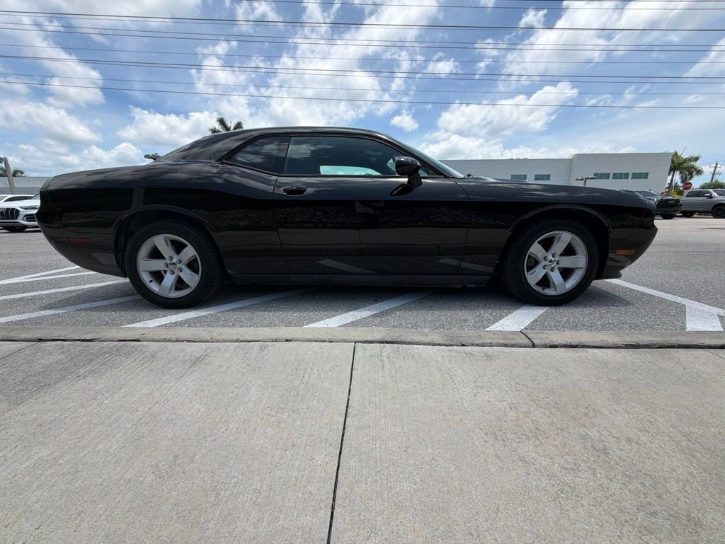Used 2012 Dodge Challenger SXT RWD image 8