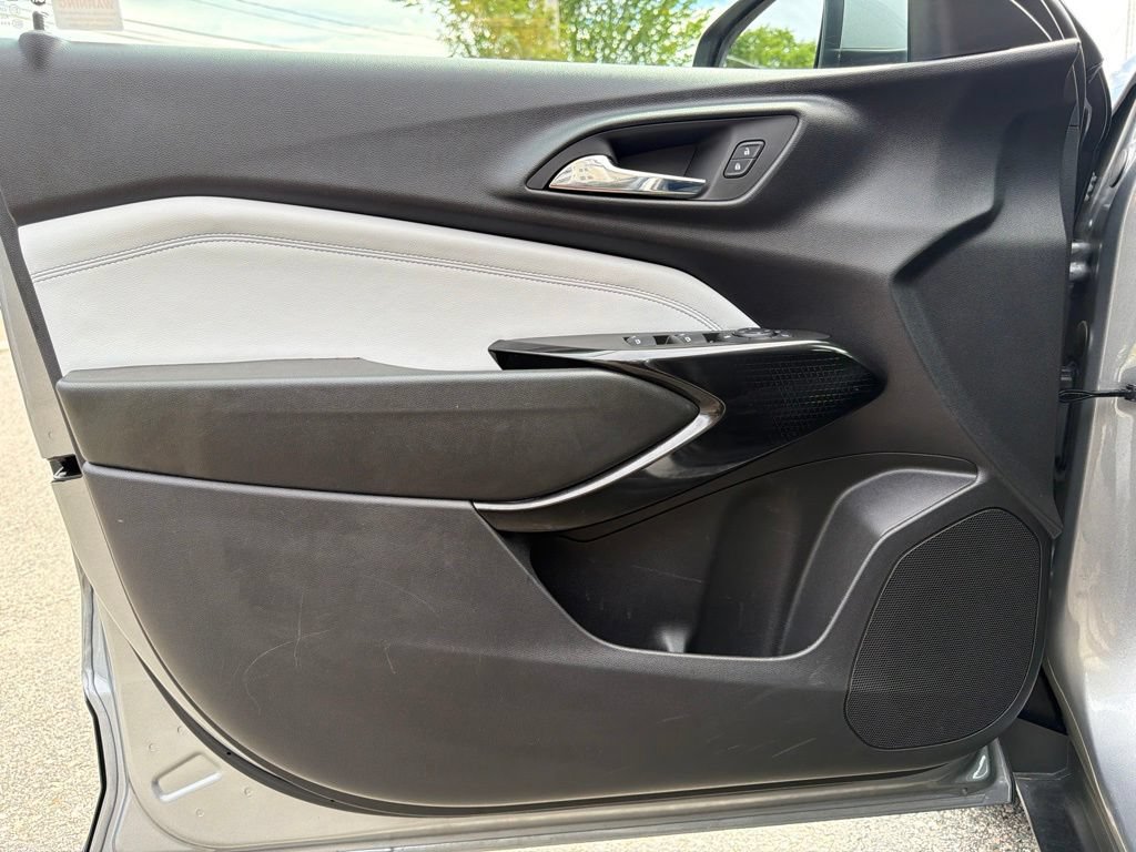 Used 2024 Chevrolet Trax LT w/ Sunroof Package FWD image 14