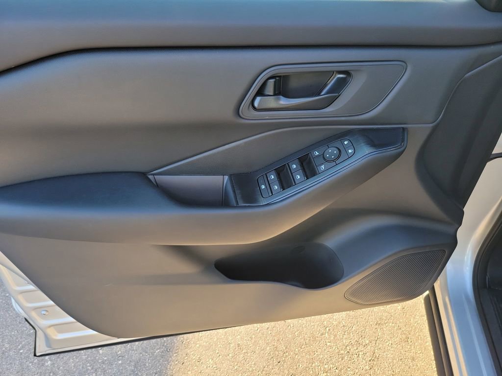 Certified 2025 Nissan Rogue S image 15