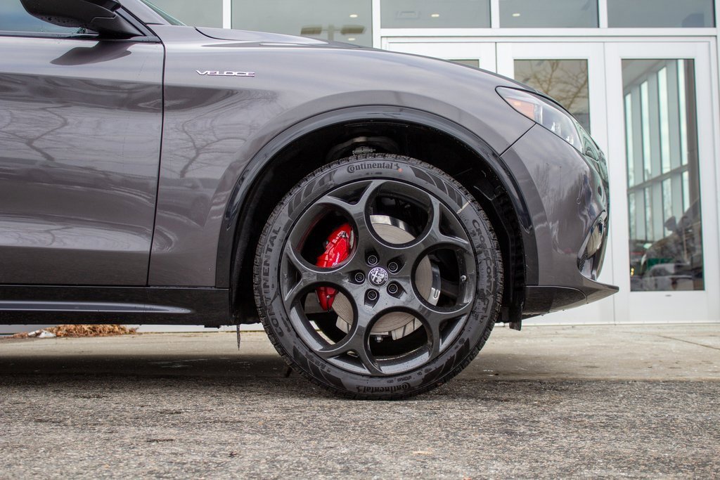 New 2025 Alfa Romeo Stelvio Sprint image 5
