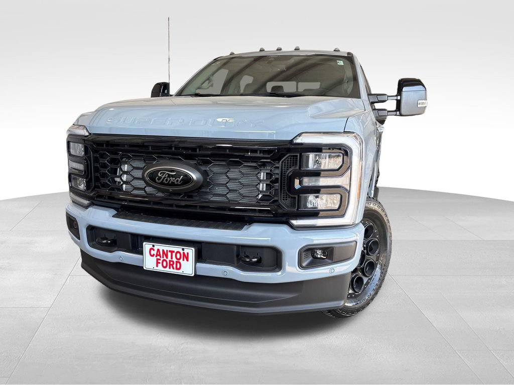 New 2026 Ford F250 Lariat w/ Black Appearance Package