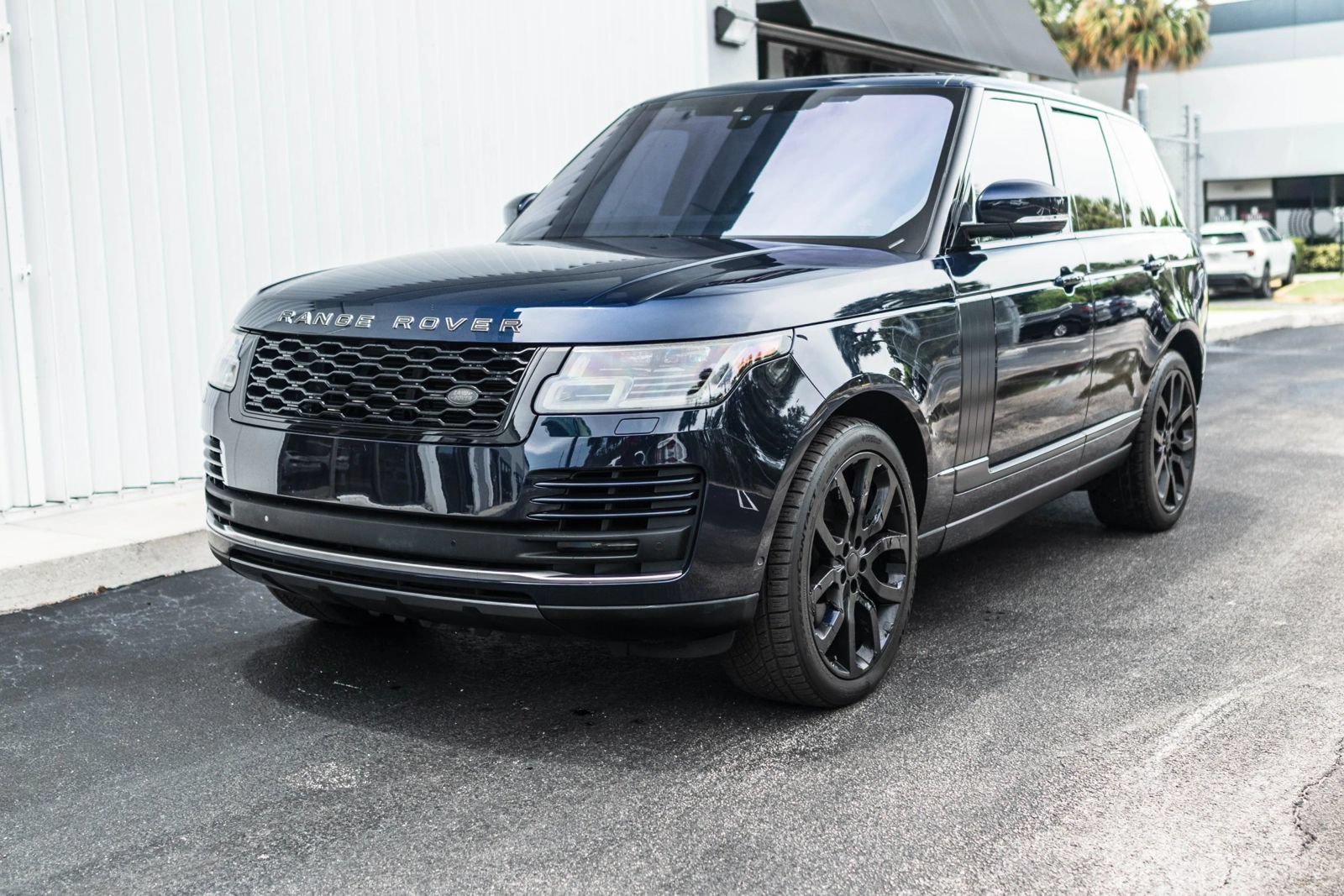 Used 2018 Land Rover Range Rover Supercharged AWD/4WD image 2