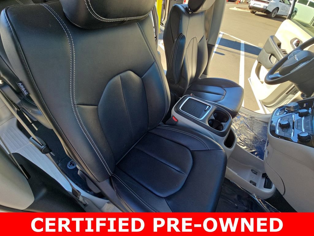 Used 2024 Chrysler Pacifica Touring-L image 10
