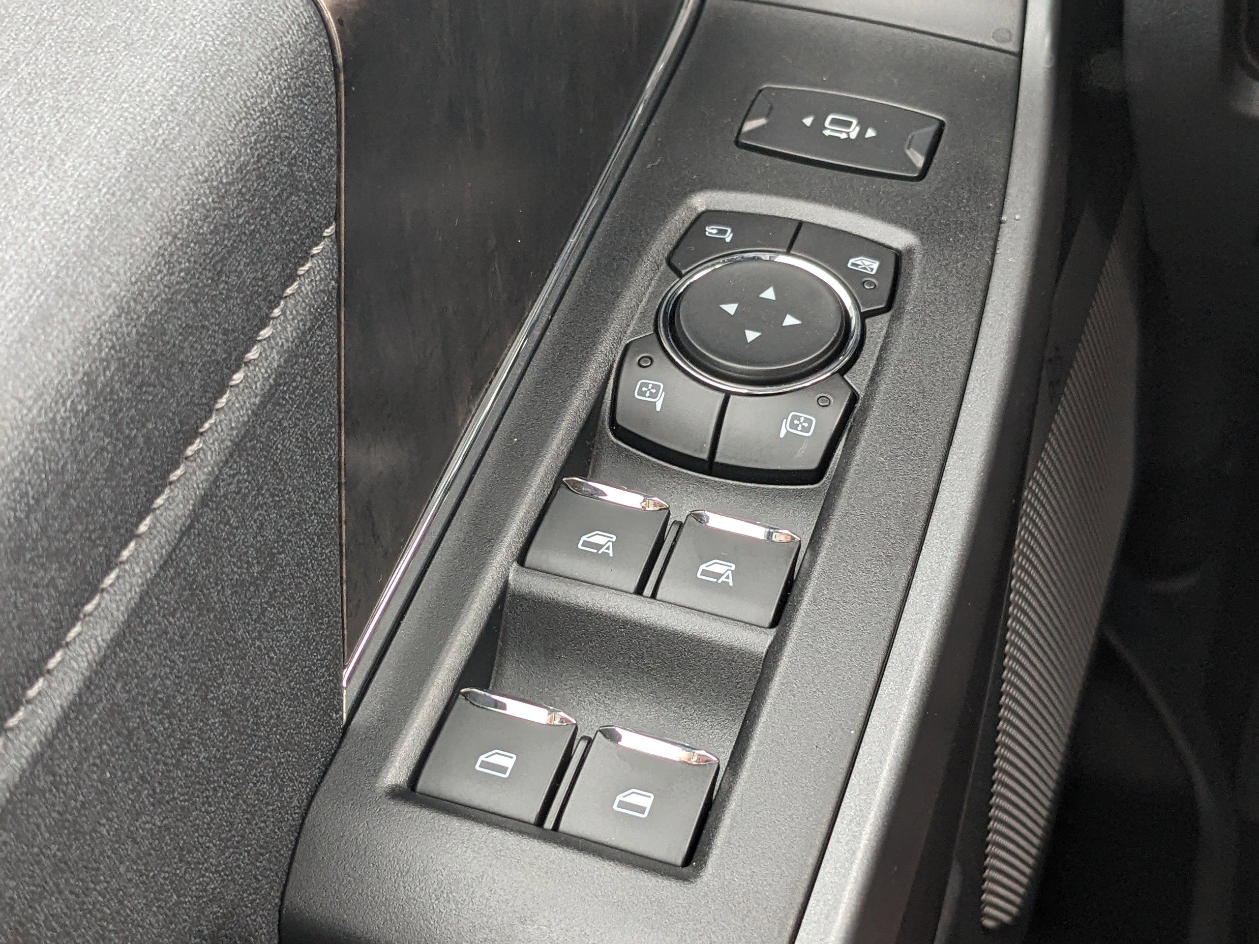 New 2025 Ford F350 Lariat w/ Black Appearance Package image 21