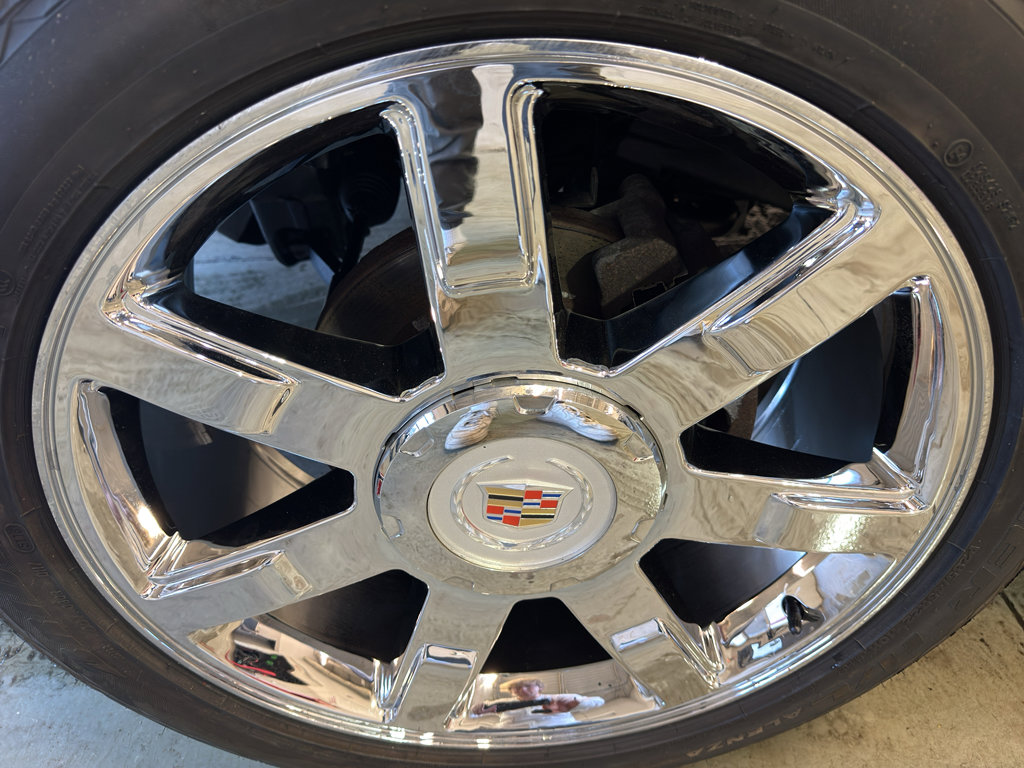 Used 2014 Cadillac Escalade Luxury AWD/4WD image 35