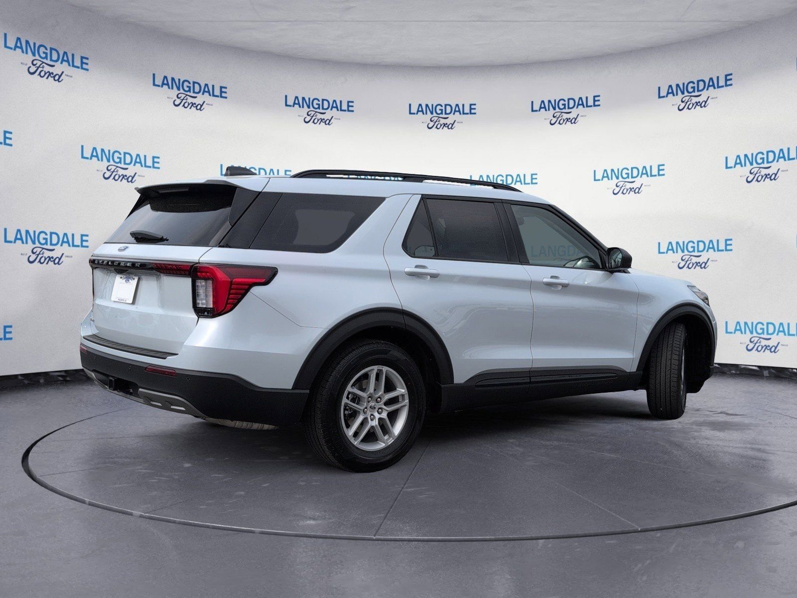New 2026 Ford Explorer Active w/ Active Comfort Package RWD image 4