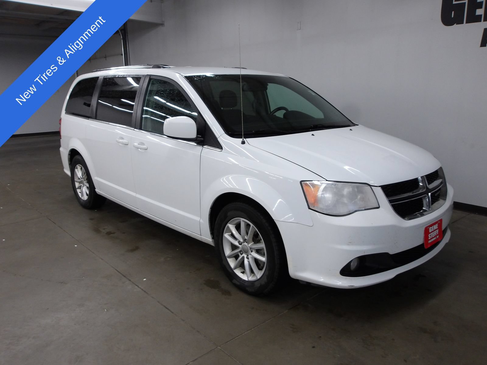 Used 2019 Dodge Grand Caravan SXT FWD image 3