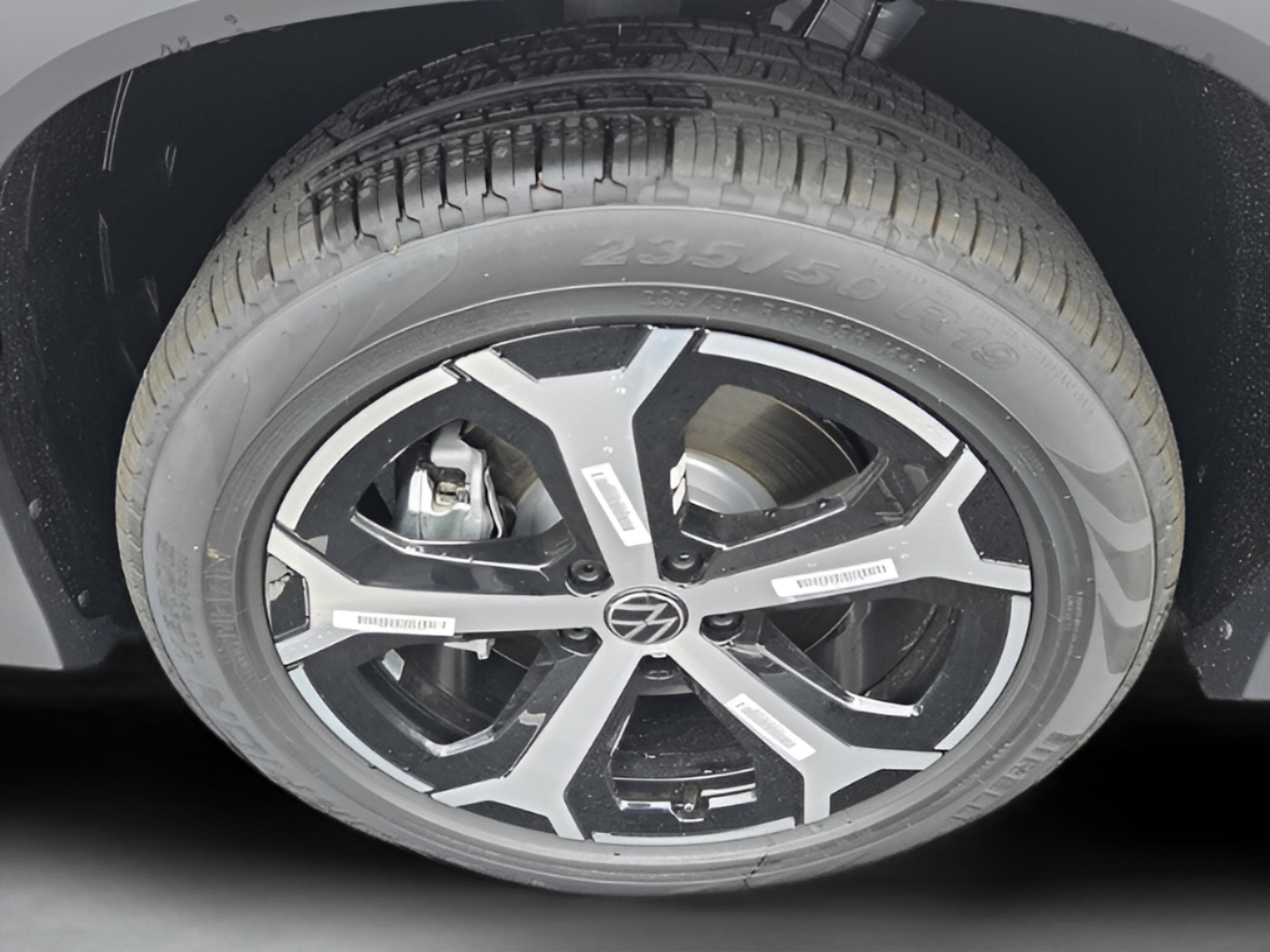 New 2026 Volkswagen Tiguan SE AWD/4WD image 24