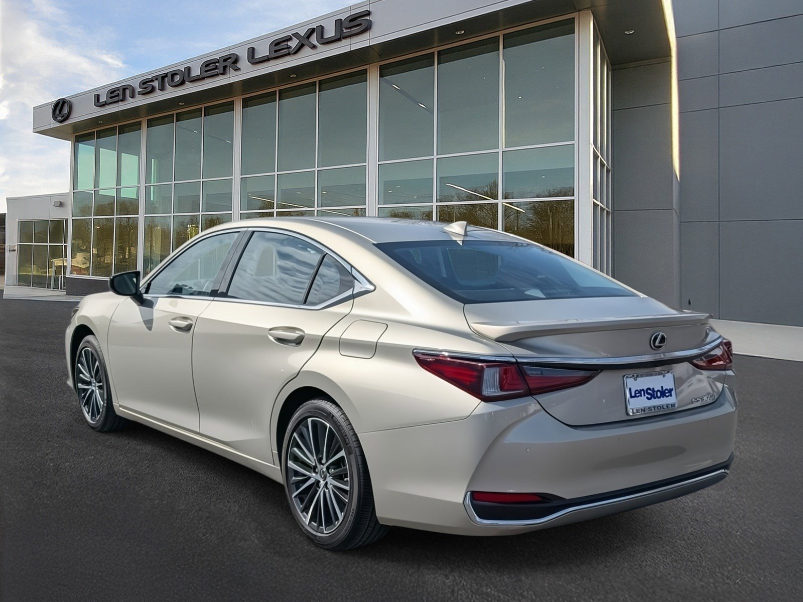 Certified 2025 Lexus ES 300h w/ Premium Package image 5