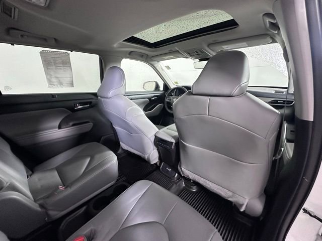 Used 2023 Toyota Highlander XLE image 12