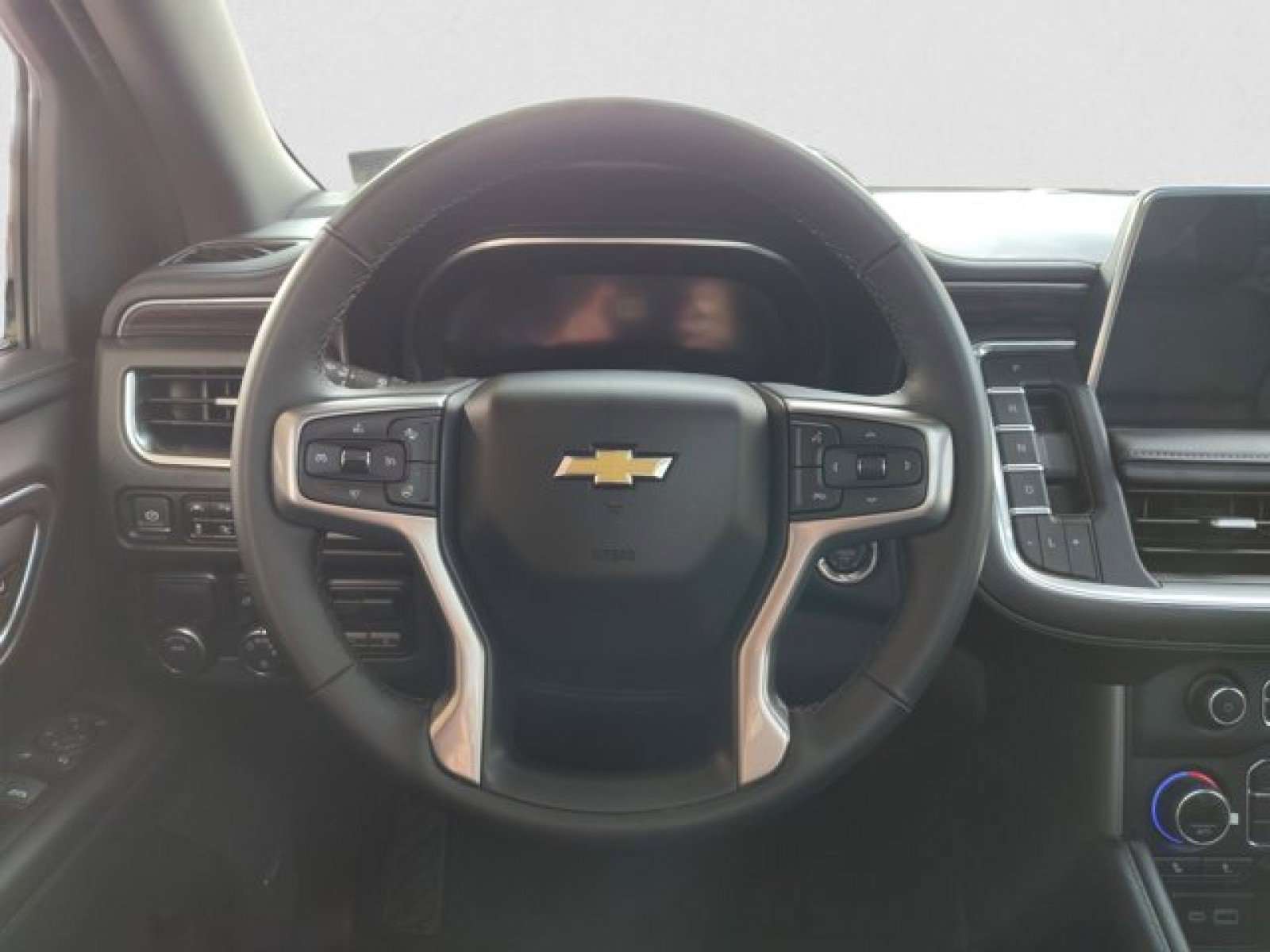 Used 2023 Chevrolet Suburban LT w/ LT Signature Package RWD image 16