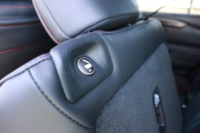 Certified 2025 Honda Pilot Black Edition image 16