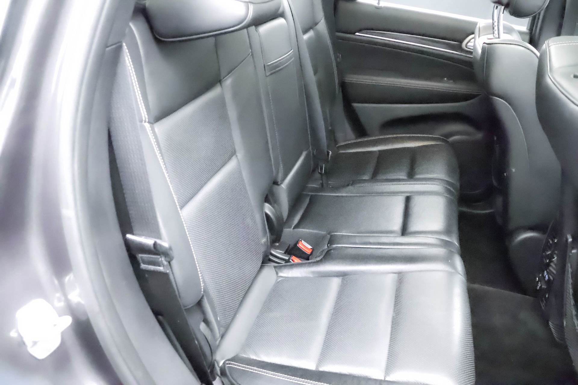 Used 2015 Jeep Grand Cherokee Overland w/ Advanced Technology Group image 31