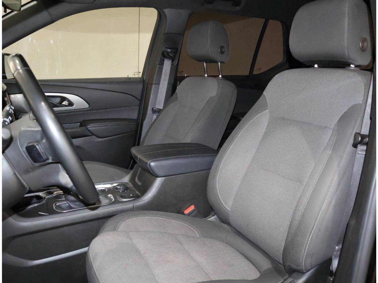 Used 2023 Chevrolet Traverse LT FWD image 13