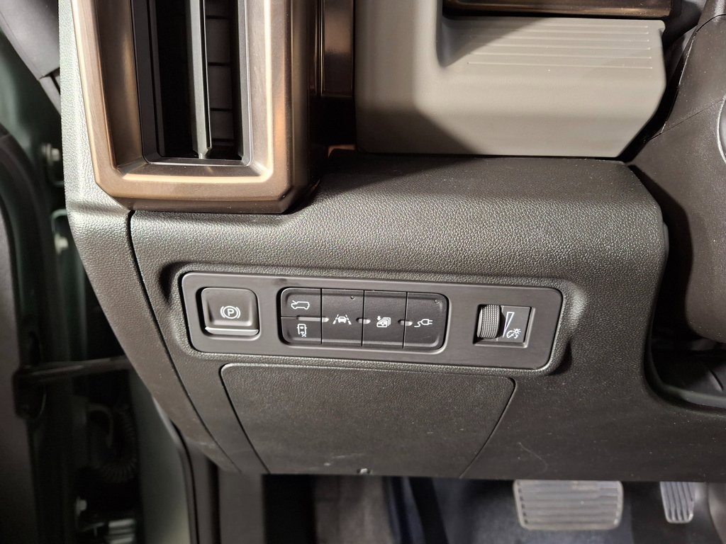 Used 2024 GMC Hummer EV 3X w/ LPO, Illumination Package image 15