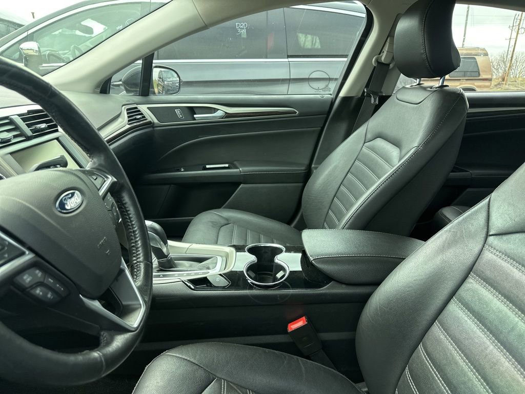 Used 2015 Ford Fusion SE w/ Equipment Group 202A image 5