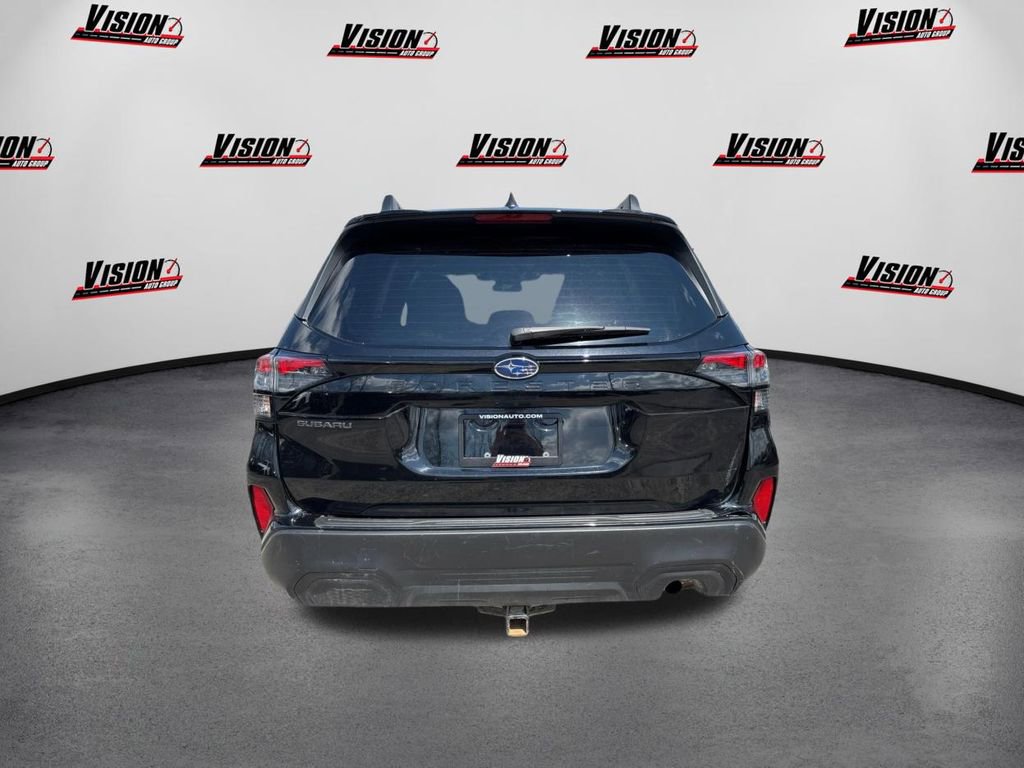 Used 2025 Subaru Forester Premium AWD/4WD image 6