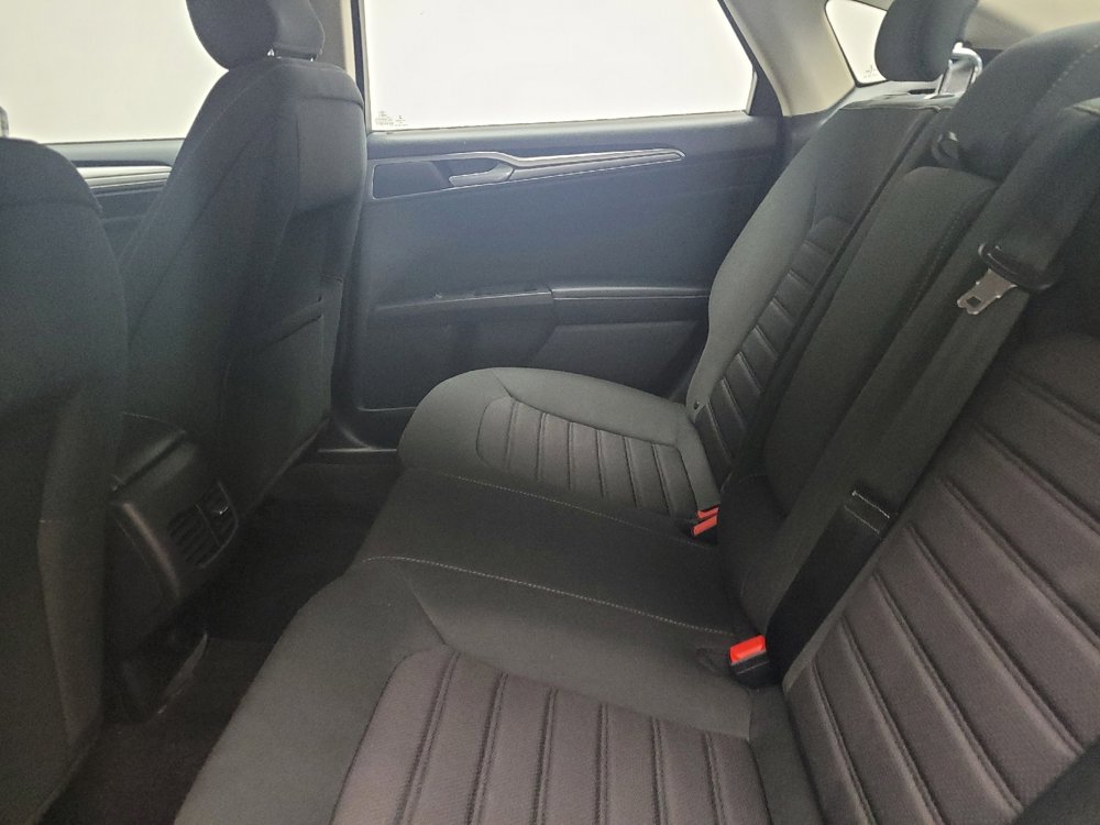 Used 2020 Ford Fusion SE image 18