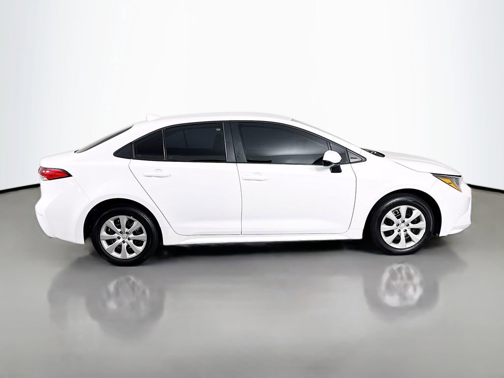 Used 2025 Toyota Corolla LE FWD image 4