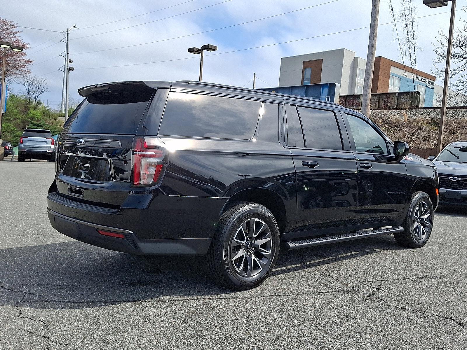 Used 2022 Chevrolet Suburban Z71 AWD/4WD image 6