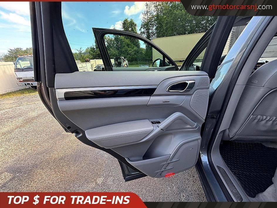 Used 2014 Porsche Cayenne Diesel Platinum Edition AWD/4WD image 18