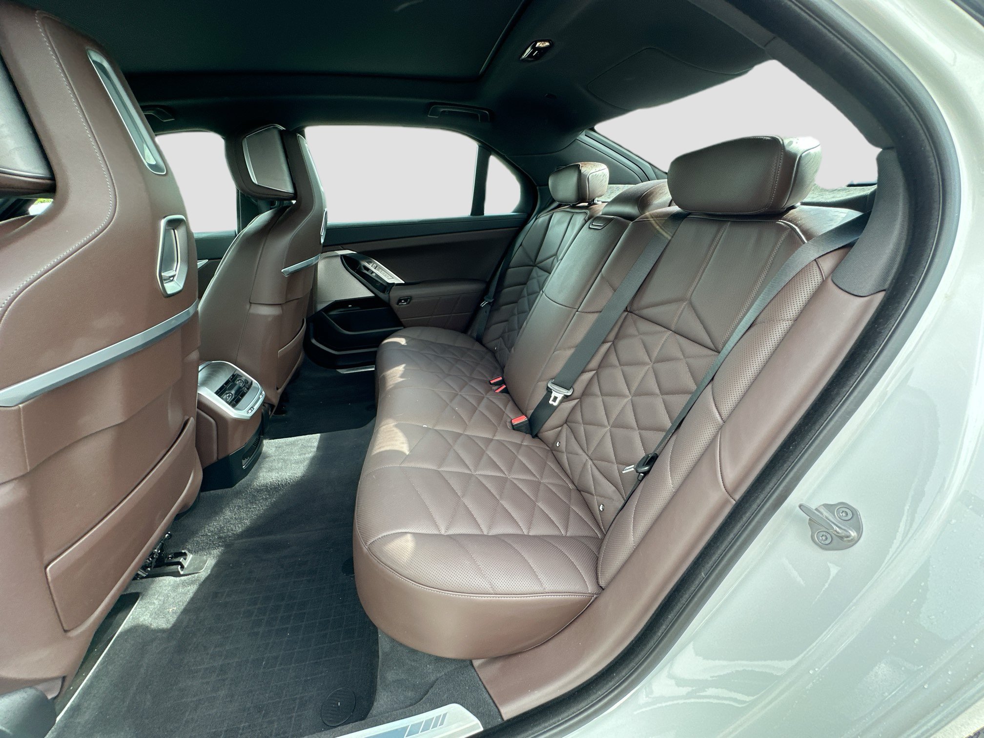 Used 2023 BMW 740i w/ Parking Assistance Package RWD image 25