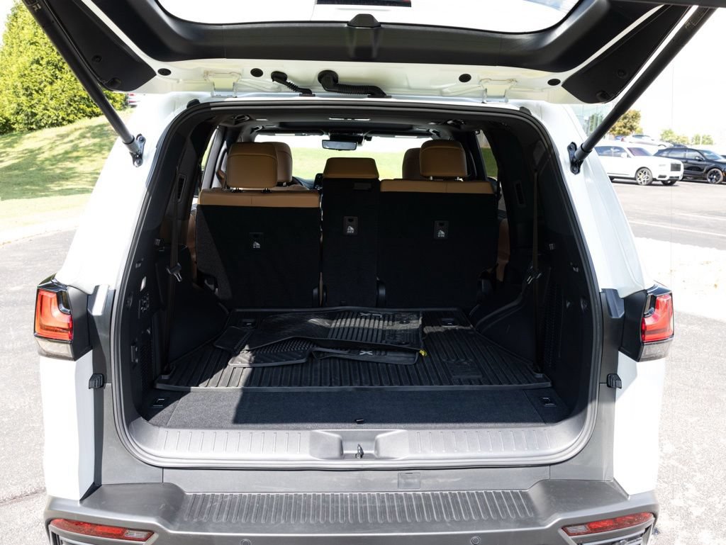 Used 2025 Lexus LX 600 4WD w/ Accessory Package (2T) image 55