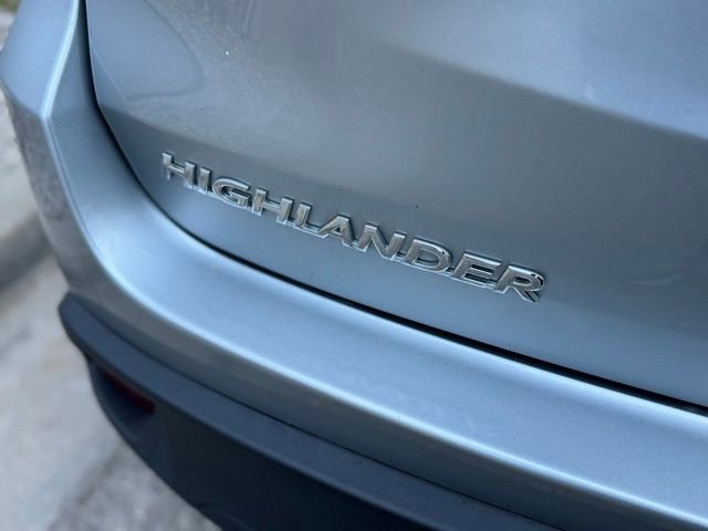 Certified 2017 Toyota Highlander LE w/ Carpet Mat Package AWD/4WD image 43