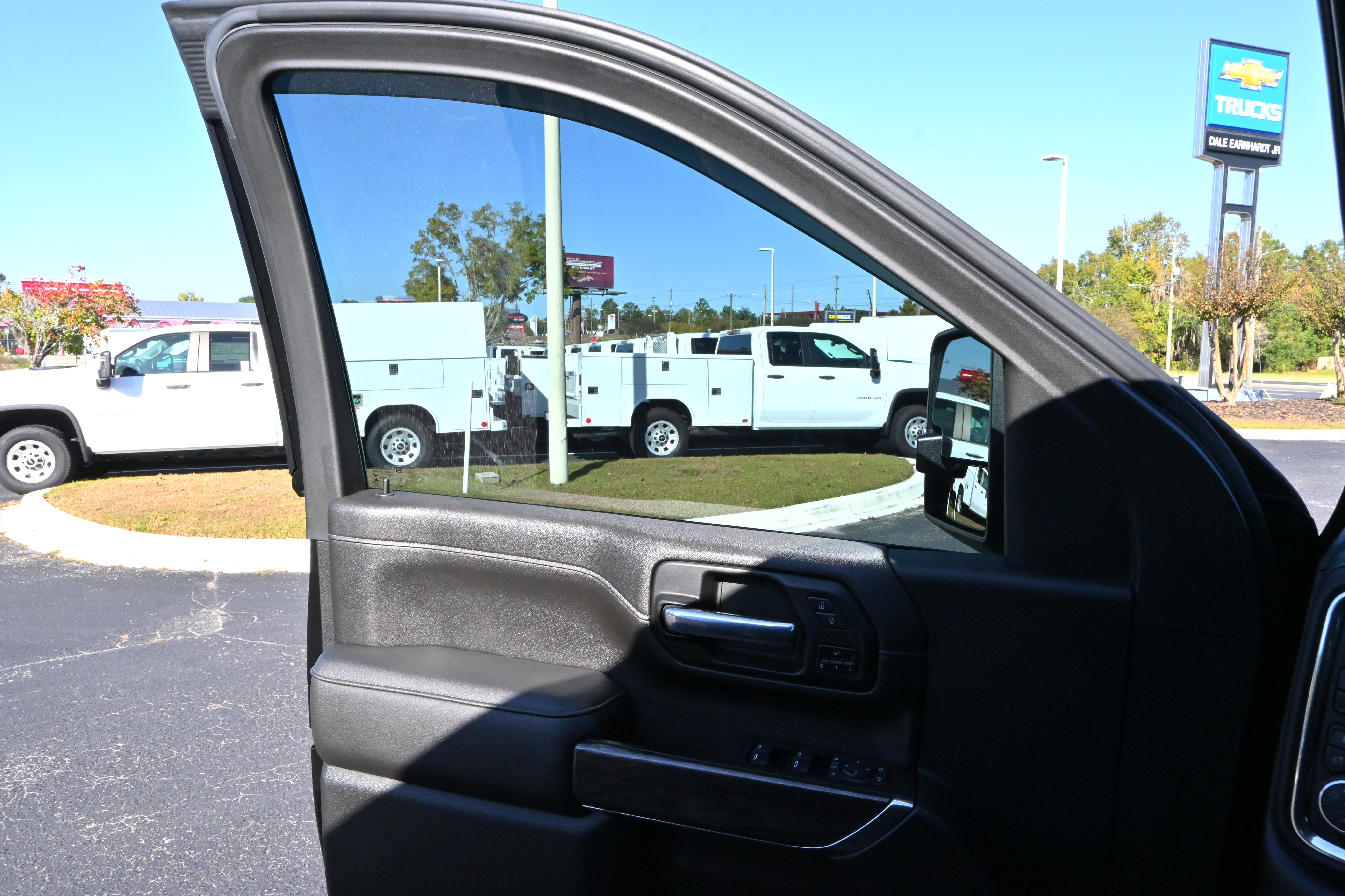 Used 2020 Chevrolet Silverado 2500 LTZ w/ LTZ Plus Package image 23