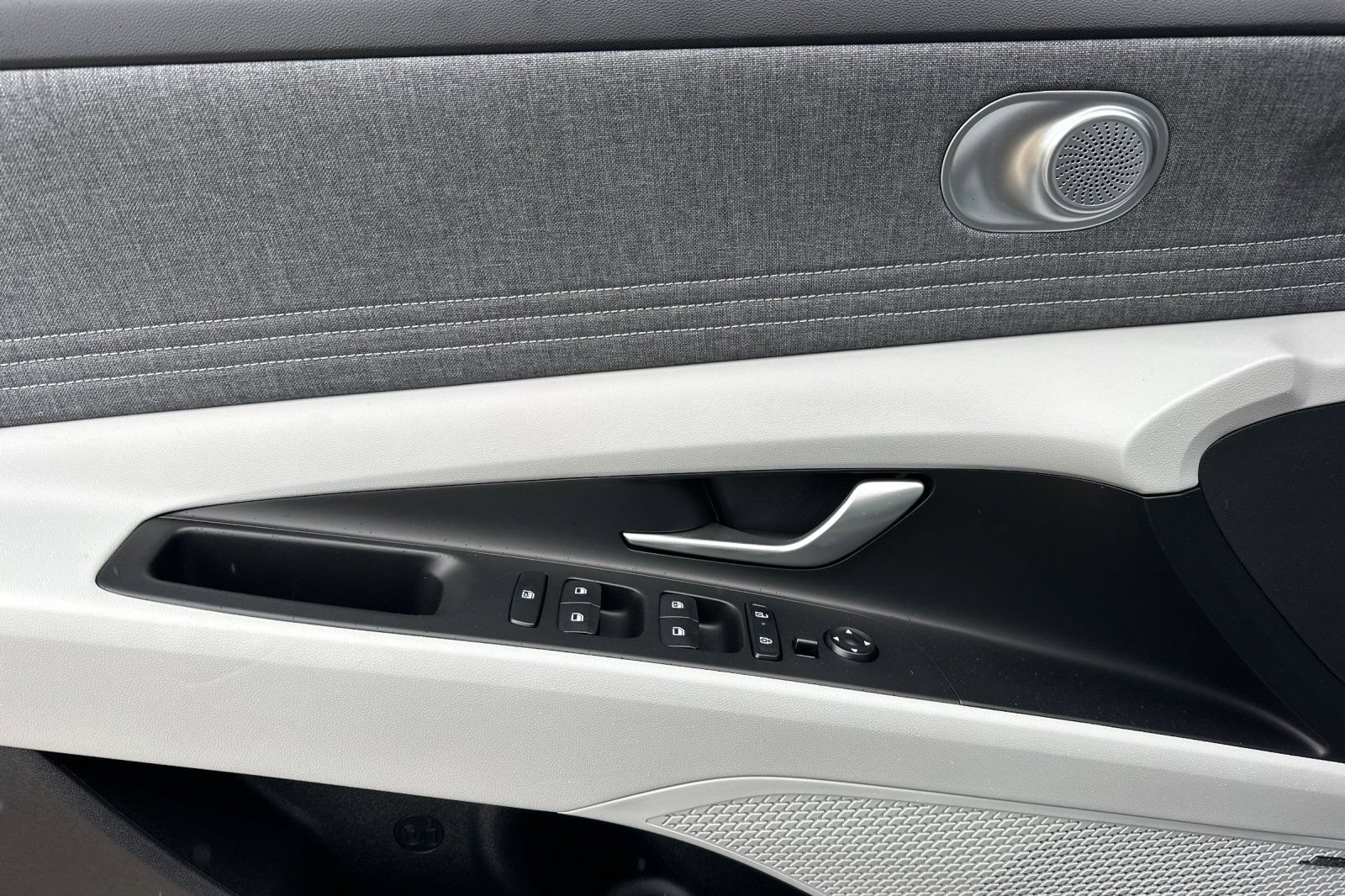 New 2026 Hyundai Elantra Limited FWD image 10