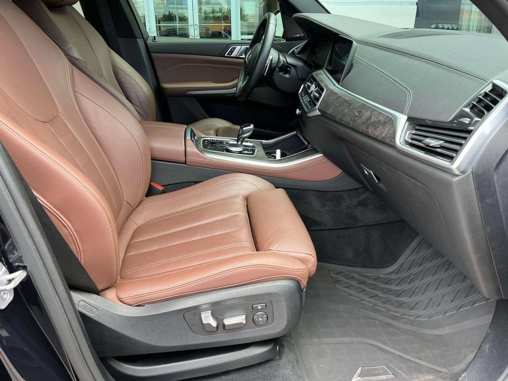 Used 2021 BMW X5 xDrive40i w/ M Sport Package AWD/4WD image 24