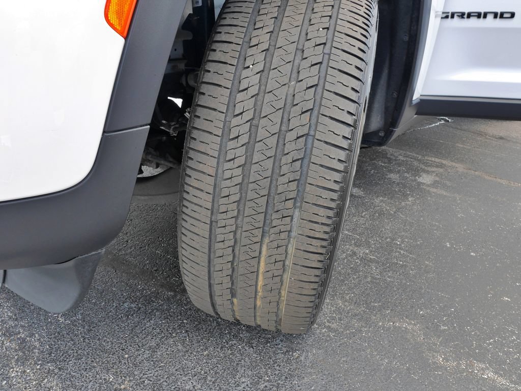 Used 2023 Jeep Grand Cherokee Altitude AWD/4WD image 32