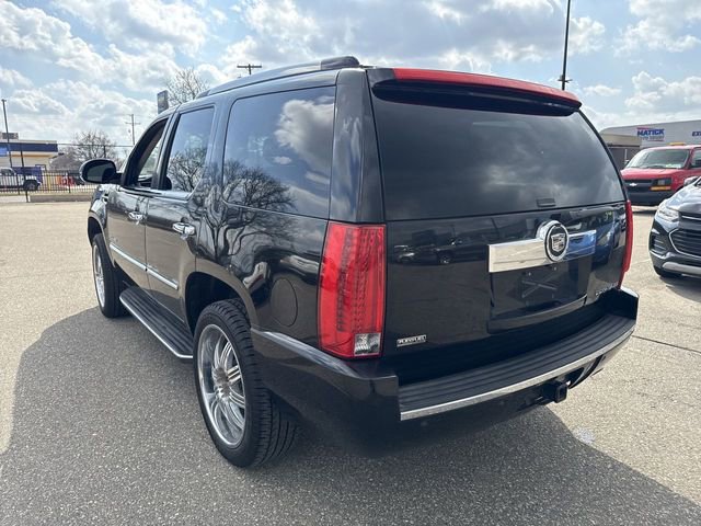 Used 2010 Cadillac Escalade Luxury image 4