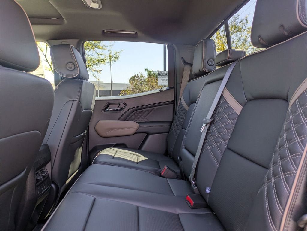 New 2026 GMC Canyon Denali w/ LPO, Denali Black Edition AWD/4WD image 17
