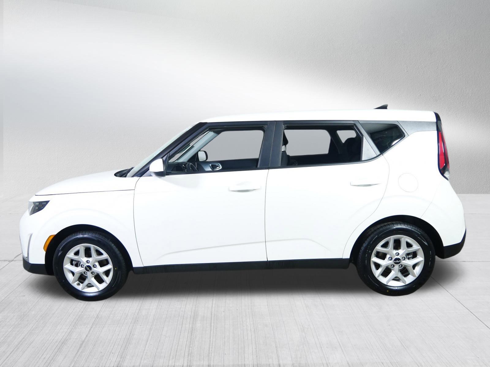 Used 2023 Kia Soul LX w/ Option Group 015 image 4