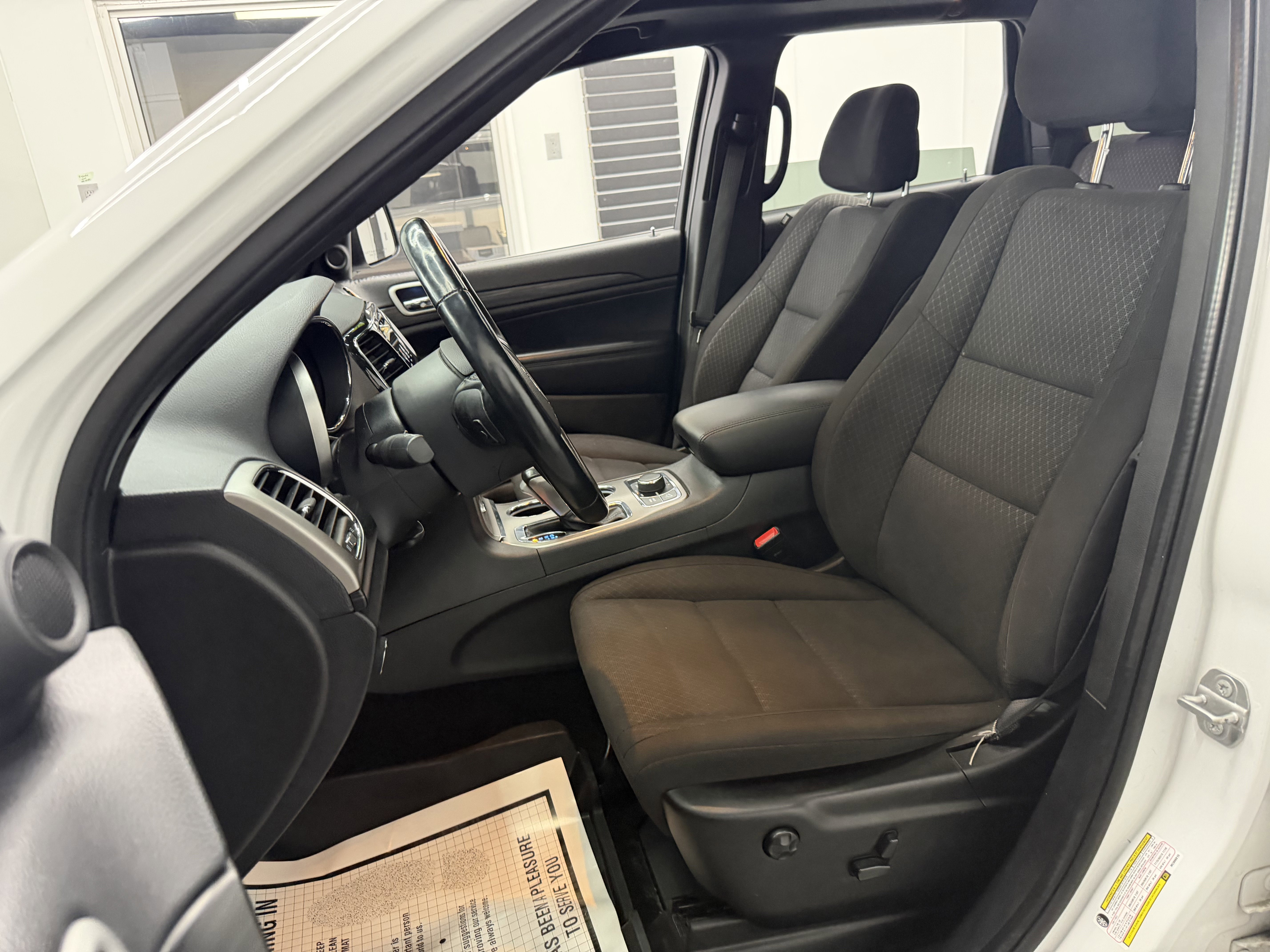 Used 2021 Jeep Grand Cherokee Laredo image 14