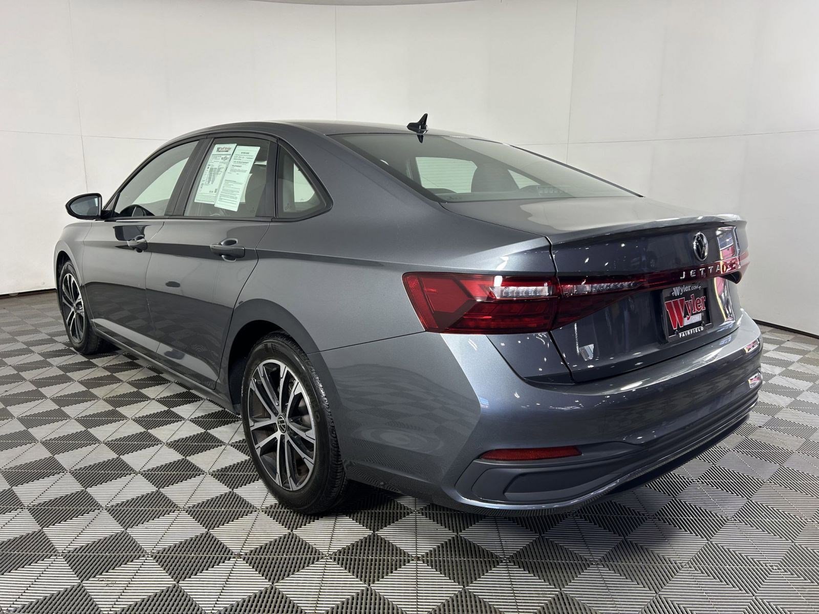 Used 2025 Volkswagen Jetta Sport image 8