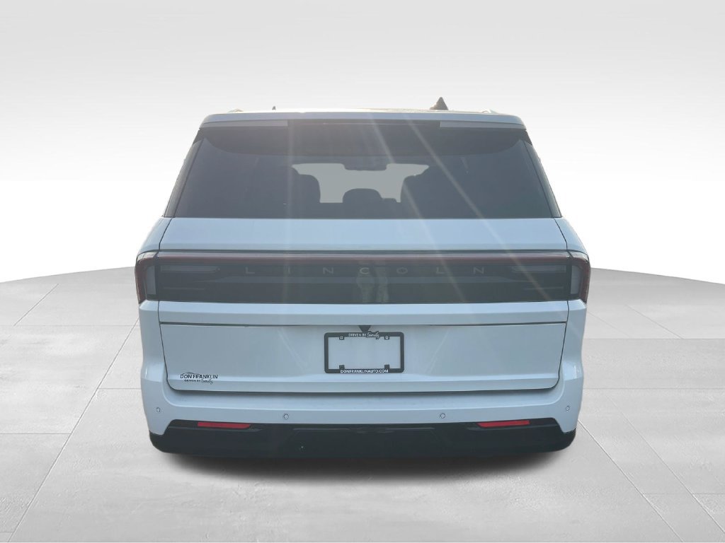 New 2027 Lincoln Navigator Reserve AWD/4WD image 4