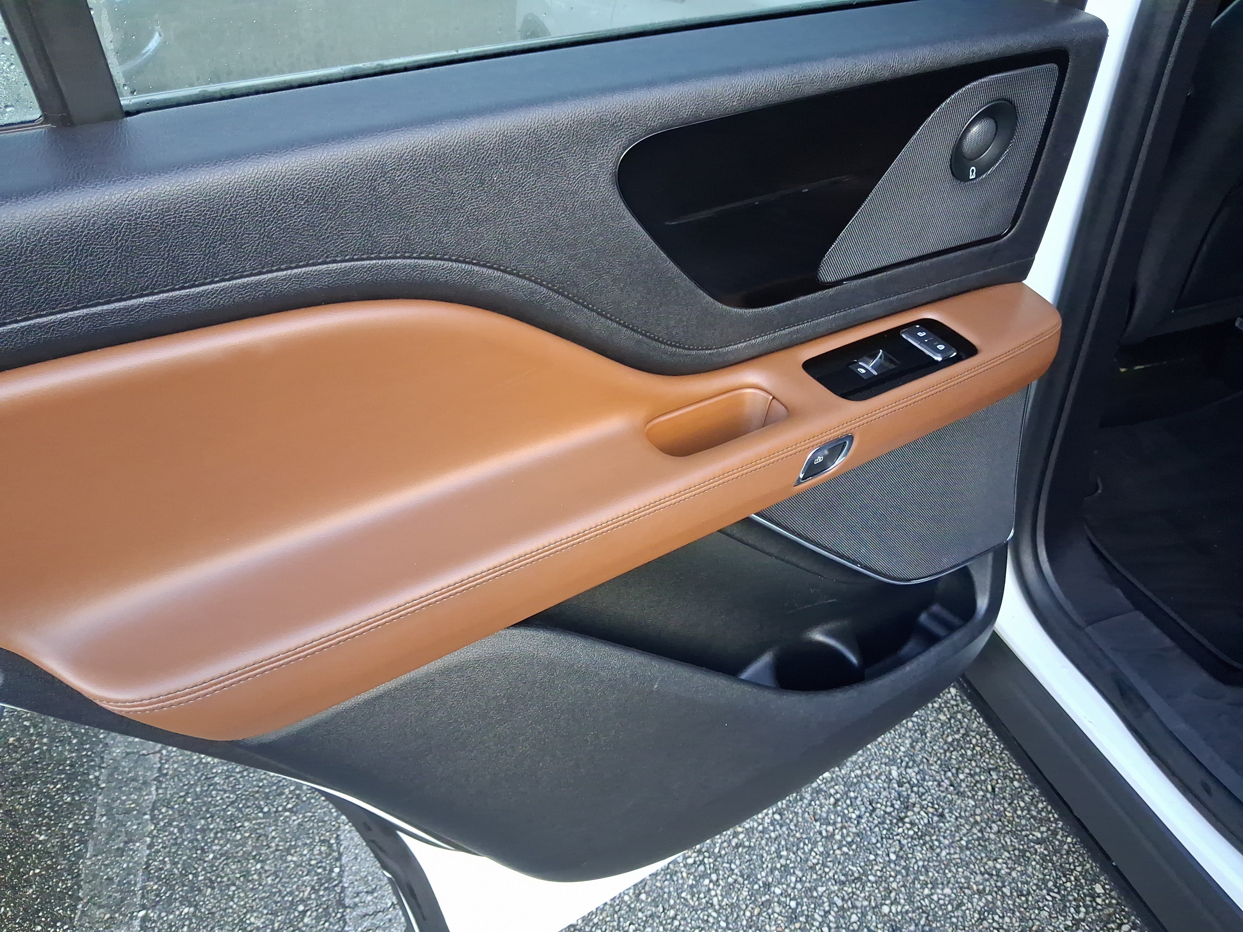 Used 2020 Lincoln Aviator Reserve w/ Equipment Group 201A RWD image 9