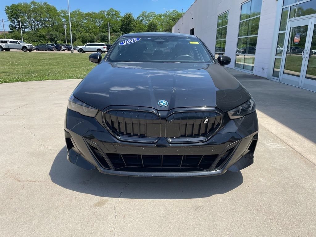 Used 2025 BMW i5 xDrive40 w/ M Sport Package AWD/4WD image 3