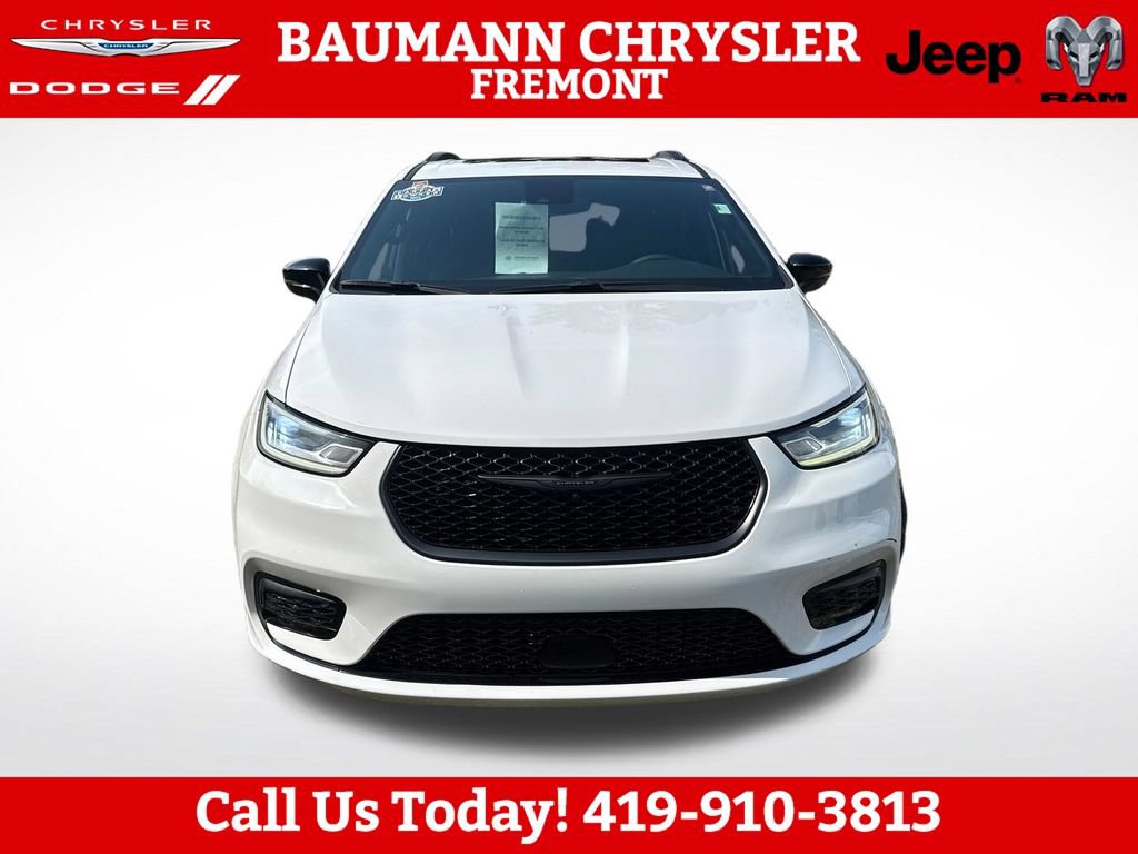 Used 2025 Chrysler Pacifica Limited FWD image 8