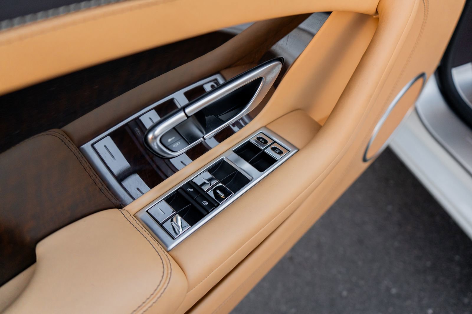 Used 2016 Bentley Continental GT image 24