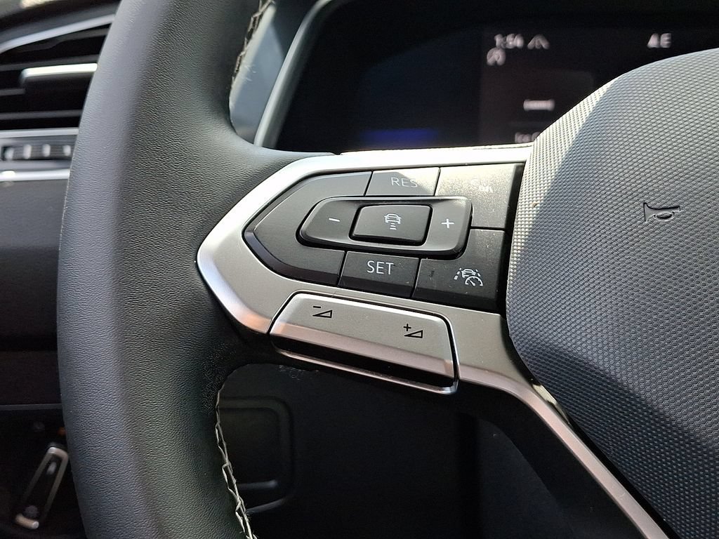 Used 2022 Volkswagen Tiguan SE AWD/4WD image 21